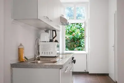Küche/Küchenzeile in der Unterkunft Comfy 3BR Stay Ideal Group Getaways & Families