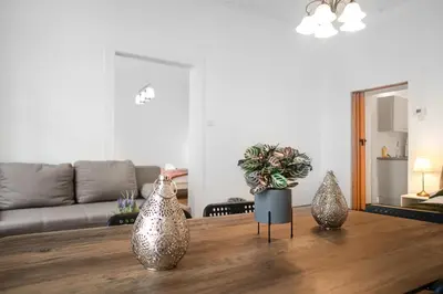 Ein Sitzbereich in der Unterkunft Comfy 3BR Stay Ideal Group Getaways & Families