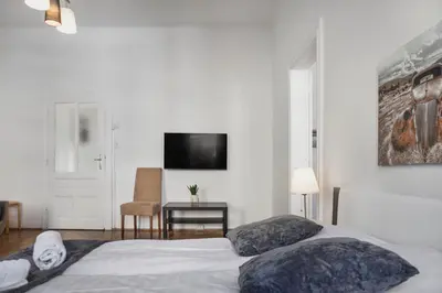 Grundriss der Unterkunft Beautiful 2BR Aptartment 12 minutes to Downtown