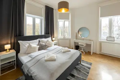 Ein Bett oder Betten in einem Zimmer der Unterkunft Turquoise inspired deluxe centrally located