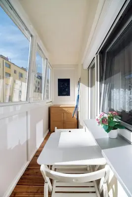 Ein Balkon oder eine Terrasse in der Unterkunft Cosy apartment near VIC (UNO City)