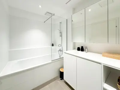 Ein Badezimmer in der Unterkunft Ruheoase mit Parkblick - 15 Min Zentrum - Therme & Gym