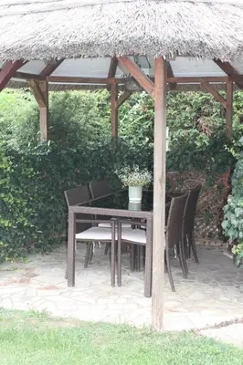 Ein Garten an der Unterkunft Ferienwohnungen Reiner - 5 Min zu Rust, Familypark & Seebühne, Burgenland Card inklusive