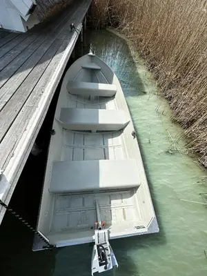 Blick auf einen Fluss in der Nähe des Ferienhauses