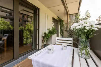 Ein Balkon oder eine Terrasse in der Unterkunft Dream Apartment - central and quiet with AC and free parking garage