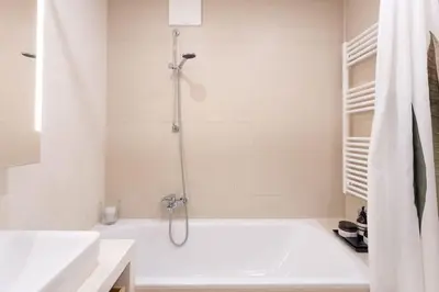 Ein Badezimmer in der Unterkunft Dream Apartment - central and quiet with AC and free parking garage