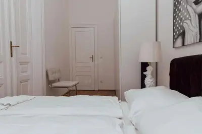 Ein Bett oder Betten in einem Zimmer der Unterkunft Modern stylish comfortable 2 bedroom apartment