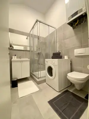 Ein Badezimmer in der Unterkunft Central Apartment in Vienna near metro (800m) - T21