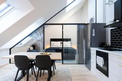 Küche/Küchenzeile in der Unterkunft Stilvolle Dachgeschosswohnungen mit Balkon in Innenstadt Nähe