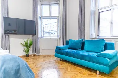 TV/Unterhaltungsangebot in der Unterkunft Comfy 2BR Apt for Up To 6P, Near Wiener Stadthalle