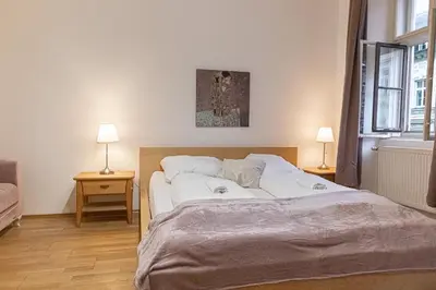 Ein Bett oder Betten in einem Zimmer der Unterkunft Affordable & Cozy 2-BR Flat , Near Stadthalle