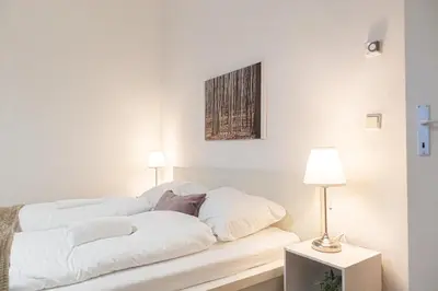 Ein Bett oder Betten in einem Zimmer der Unterkunft Affordable & Cozy 2-BR Flat , Near Stadthalle