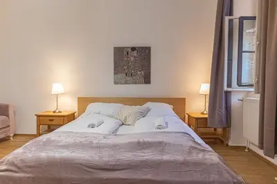 Ein Bett oder Betten in einem Zimmer der Unterkunft Affordable & Cozy 2-BR Flat , Near Stadthalle