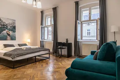 Ein Sitzbereich in der Unterkunft Cozy 2BR Apartment - Near Wiener Stadthalle