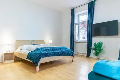 Ein Bett oder Betten in einem Zimmer der Unterkunft Affordable 2BR Apt Near Wiener Stadthalle