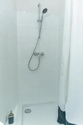 Ein Badezimmer in der Unterkunft Affordable 2BR Apt Near Wiener Stadthalle