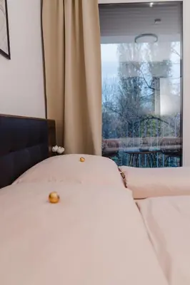 Ein Bett oder Betten in einem Zimmer der Unterkunft 10 minutes to the center, 2 minutes to the metro