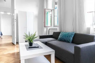 Ein Sitzbereich in der Unterkunft 4 Great Apartment Near AKH - Ideal for Groups of 19