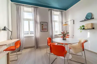 Ein Sitzbereich in der Unterkunft josef's home I Cozy Retro Apartment
