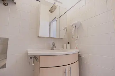 Ein Badezimmer in der Unterkunft Spacious 2BR & 1LR Apartment Very Central in Vienna