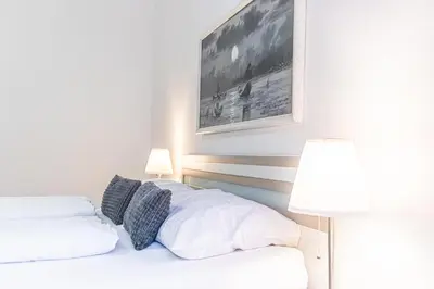 Ein Bett oder Betten in einem Zimmer der Unterkunft Simple 3BR Apartment Near Wiener Stadthalle