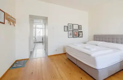 Ein Bett oder Betten in einem Zimmer der Unterkunft Apartment near Hauptbahnhof - Kingsize Bed