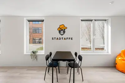 Ein Sitzbereich in der Unterkunft Stadtaffe - Chic Hostel VIE
