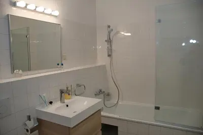 Ein Badezimmer in der Unterkunft White Lotus Apartment