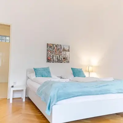 Simple 2-Bedroom Apt with King Beds & Wi-Fi