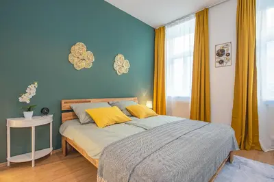 Ein Bett oder Betten in einem Zimmer der Unterkunft Beautiful Apartment - 12 minutes to City Center