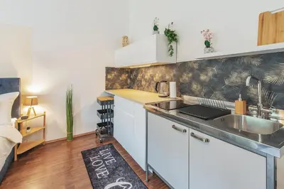 Küche/Küchenzeile in der Unterkunft Delightful Apartment - near subway