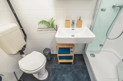 Ein Badezimmer in der Unterkunft Delightful Apartment - near subway