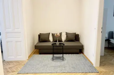 Ein Sitzbereich in der Unterkunft City-Center-Apartment Hip Area, Big & New
