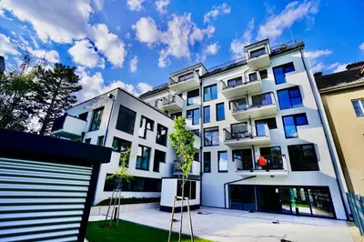 Das Gebäude in dem sich das Aparthotel befindet