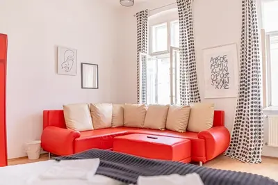 Ein Sitzbereich in der Unterkunft Sweet 3 private rooms in shared Apt Near Wiener Stadthalle & Central