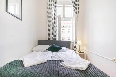 Ein Bett oder Betten in einem Zimmer der Unterkunft Sweet 3 private rooms in shared Apt Near Wiener Stadthalle & Central