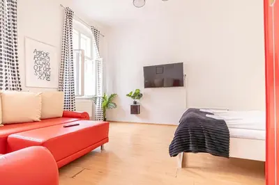 TV/Unterhaltungsangebot in der Unterkunft Sweet 3 private rooms in shared Apt Near Wiener Stadthalle & Central