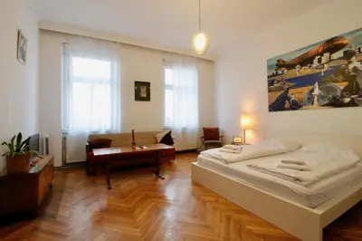 Ein Bett oder Betten in einem Zimmer der Unterkunft BRIGHT ELEGANT FLAT in Center