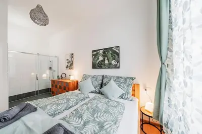 Ein Bett oder Betten in einem Zimmer der Unterkunft 3 Bedrooms - 75sqm - 15 Min. City Center