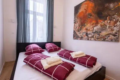 Ein Bett oder Betten in einem Zimmer der Unterkunft Banksy by prater park close to city centre
