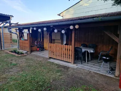 Das Gebäude in dem sich das Ferienhaus befindet