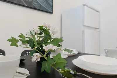 Grundriss der Unterkunft Inviting 2BR Apartment centrally located