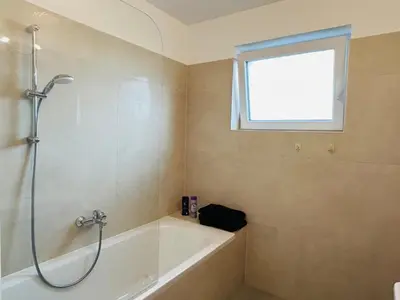 Ein Badezimmer in der Unterkunft New - Free Parking - Balcony
