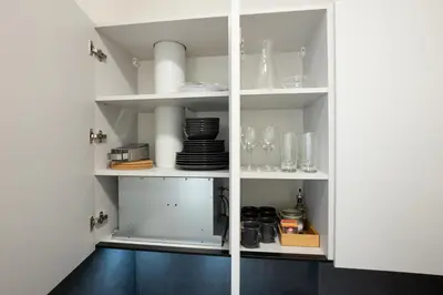 Küche/Küchenzeile in der Unterkunft Bright & Airy Apartment with Balcony near City Center