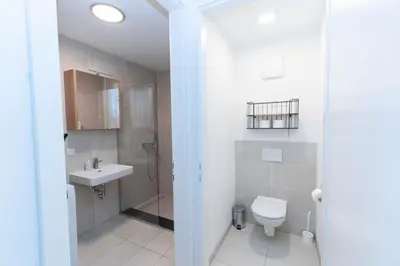 Ein Badezimmer in der Unterkunft Modern apartment with big balcony near city center